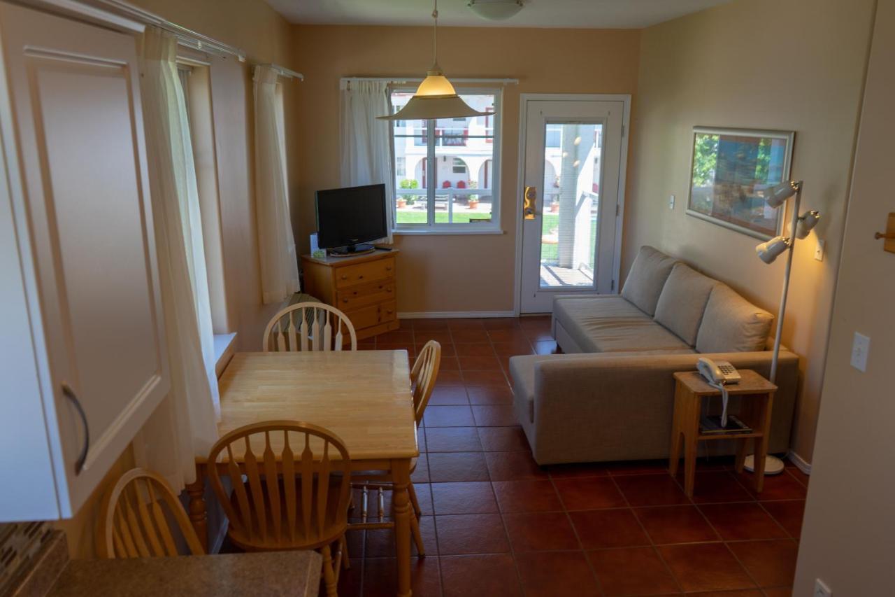 Sandy Beach Suites Osoyoos Exterior foto